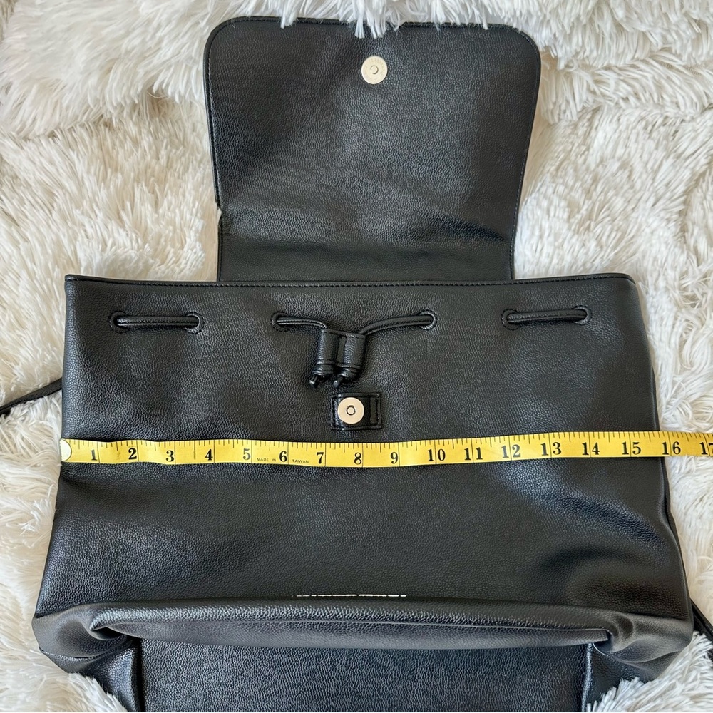 VICTORIA’S SECRET Black Pebbled Faux Leather Backpack Gold Logo Drawstring - Picture 4 of 9